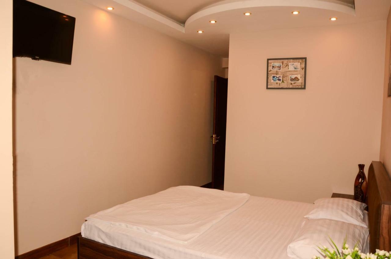 Prime Hotel Tours Ереван Екстериор снимка