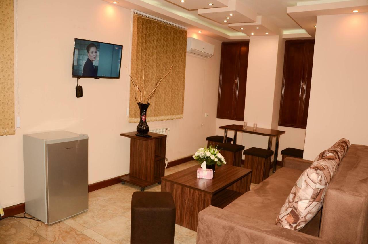 Prime Hotel Tours Ереван Екстериор снимка
