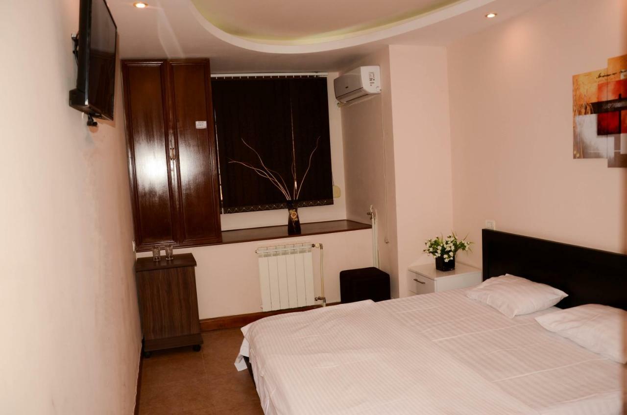 Prime Hotel Tours Ереван Екстериор снимка
