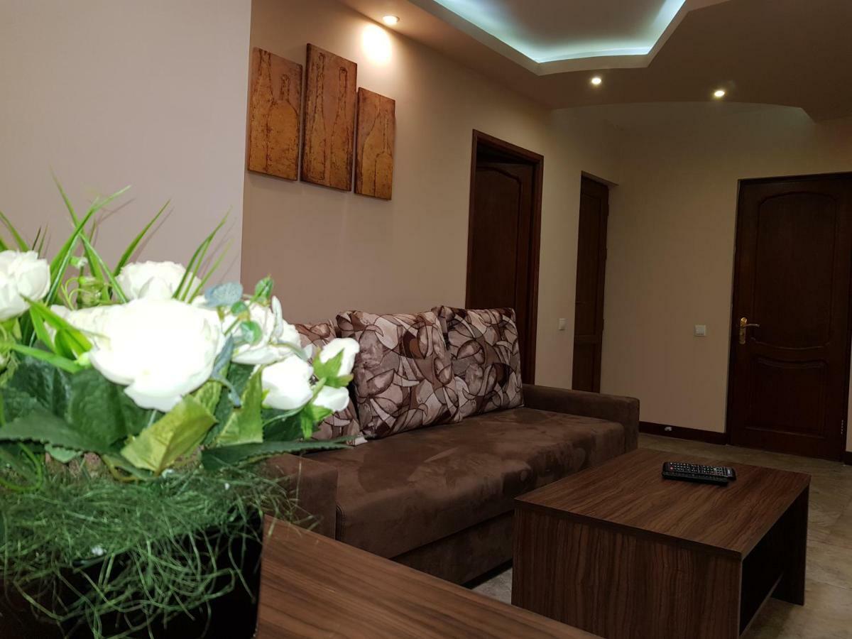 Prime Hotel Tours Ереван Екстериор снимка